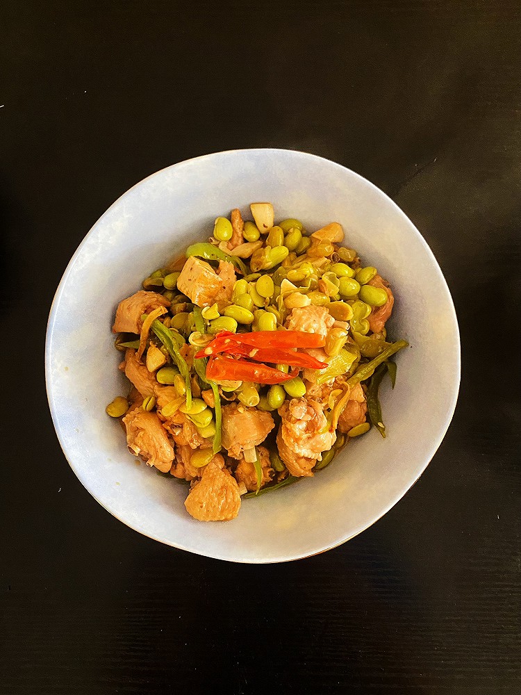 青椒毛豆烧鸡翅的做法