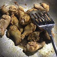 香菇土豆炖鸡翅根的做法图解7
