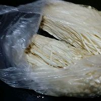 剁椒蒸金针菇的做法图解1