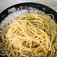 奶油培根蘑菇意面的做法图解6