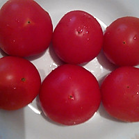 超级简单美颜美容的糖拌西红柿的做法图解1