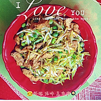 #名厨汁味正当夏#有滋有味的蚝油香干烧蒜黄的做法图解1