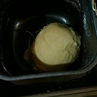 第一次做芝士热狗香肠面包，成功啦！（新手拍了很多细节可参考）的做法图解3
