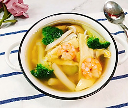 减脂餐！低脂鲜美的西蓝花虾仁菌菇汤！的做法