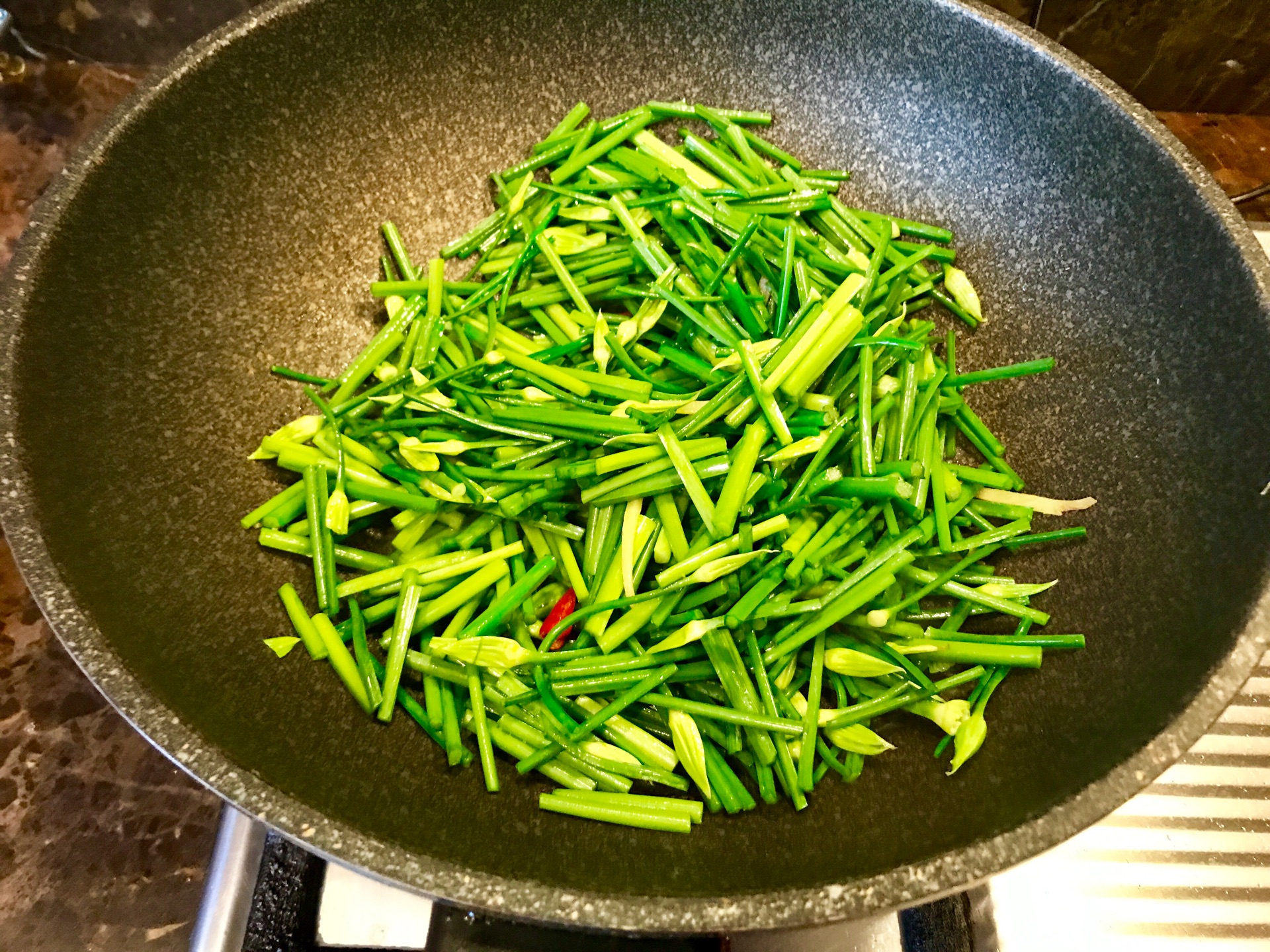 韭菜苔最好吃的做法，简单美味，鲜嫩爽口，超级下饭，全家都爱吃_纤维