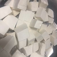 鱼头豆腐汤的做法图解1