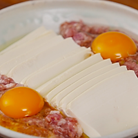 【豆腐肉糜抱蛋】肉饼蒸蛋的豪华做法，零难度！的做法图解3