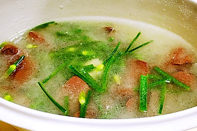 夏日的一抺红---猪红韭菜汤