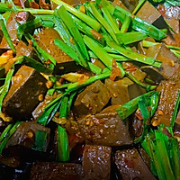 韭菜炒鸭血的做法图解1