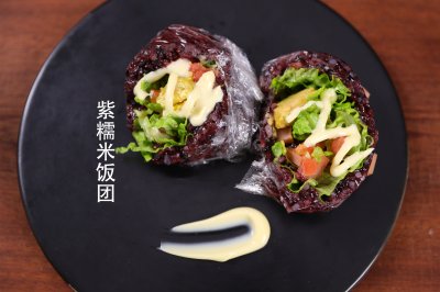 出游必备简餐—紫糯米饭团