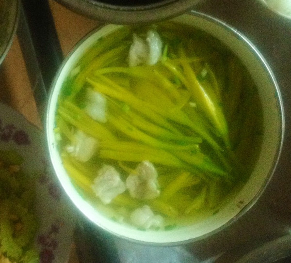 黄花肉片汤