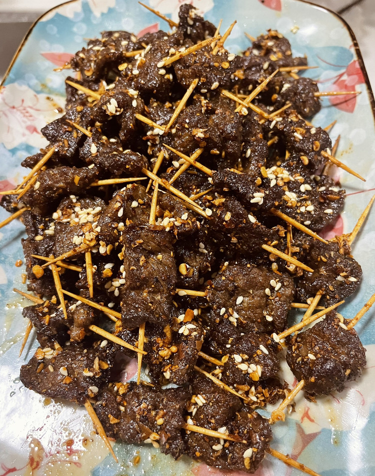 追剧下酒必备小零食—牙签牛肉的做法