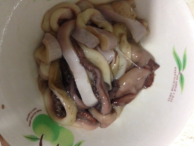 香酥鱿鱼圈的做法图解2