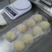 芝士培根葱香面包卷的做法图解2
