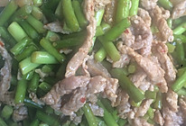 蒜心炒肉丝的做法