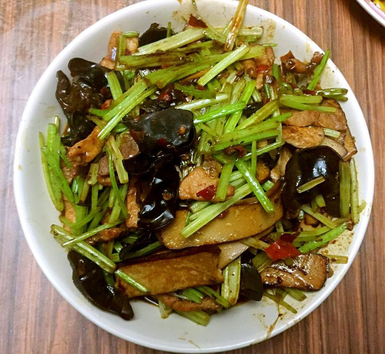 香芹鸡蛋干的做法