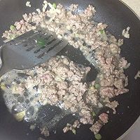 Sindy的私人厨房【蒜苔炒肉末】的做法图解3