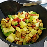 #憋在家里吃什么#肉贵吃豆腐 菠萝咕咾豆腐的做法图解7
