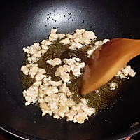 一款超好吃的炒鸡蛋——青椒肉沫炒鸡蛋的做法图解4