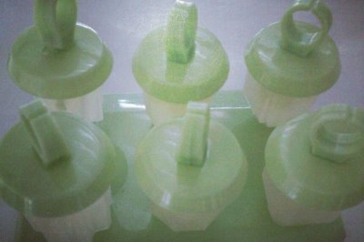 绿色简单的清新柠檬冰棍