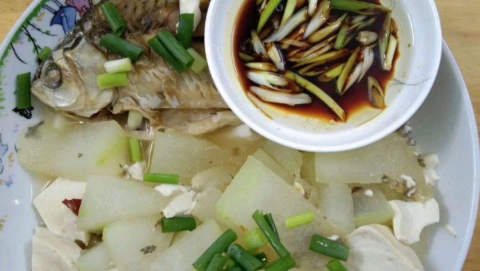 冬瓜侧鱼豆腐汤(冬瓜虽便宜，功效确不少)