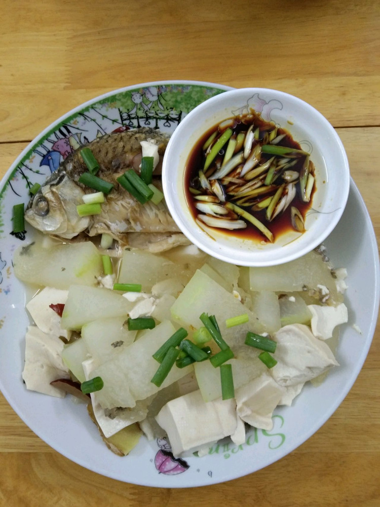 冬瓜侧鱼豆腐汤(冬瓜虽便宜，功效确不少)的做法