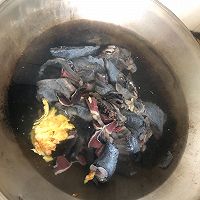 乌鸡炖榴莲汤的做法图解1