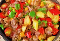 青红椒雪花牛肉粒  家庭版烧烤BBQ的做法