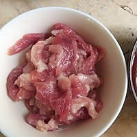 西红柿炒肉片的做法图解1