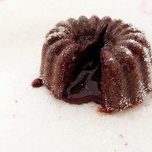 巧克力熔岩蛋糕。
