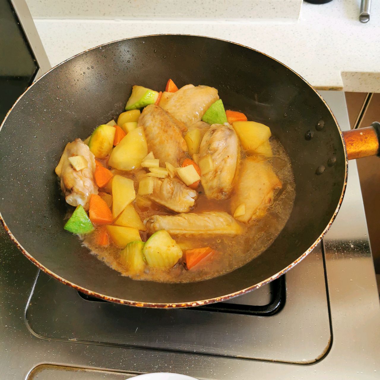 红烧鸡翅土豆怎么做_红烧鸡翅土豆的做法_多幸福多快乐_豆果美食