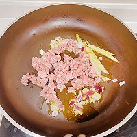 宝宝辅食 南瓜菌菇焖饭的做法图解2