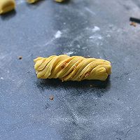 一次发酵｜咸香松软的南瓜肉松花卷馒头的做法图解6