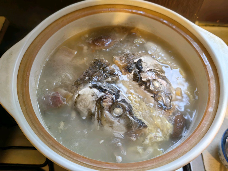 无敌鲜的砂锅鱼头汤（一鱼两吃其一）的做法