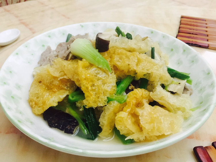 香菇虾米炒肉皮的做法