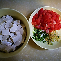 西红柿烧豆腐的做法图解1