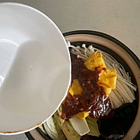 #暖冬酱在手，嗨吃部队锅#砂锅火腿豆腐煲的做法图解12
