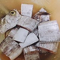 焖带鱼的做法图解1