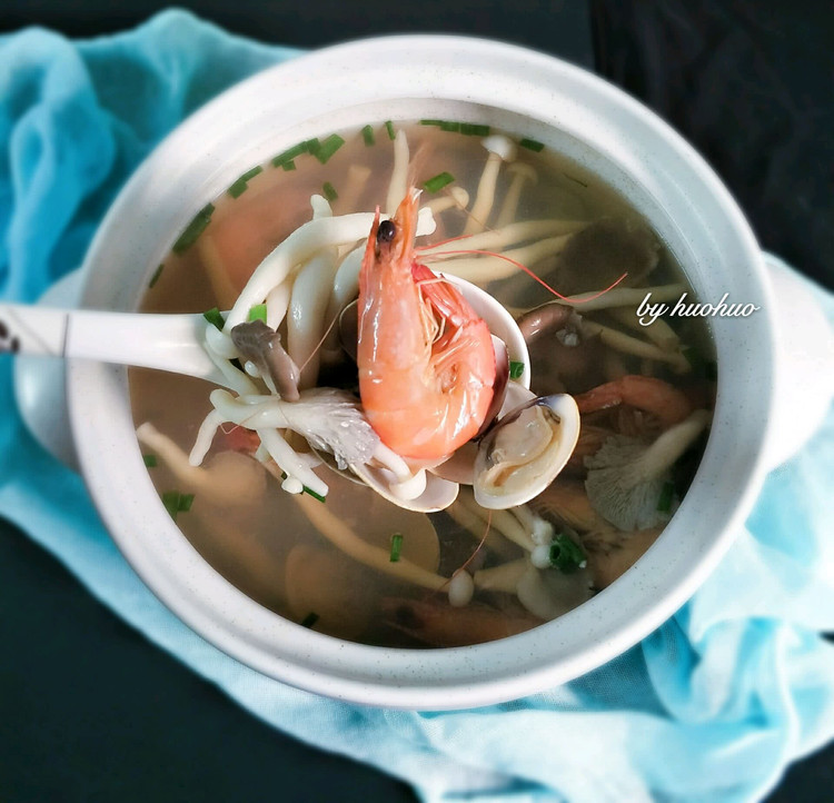 菌味海鲜汤的做法