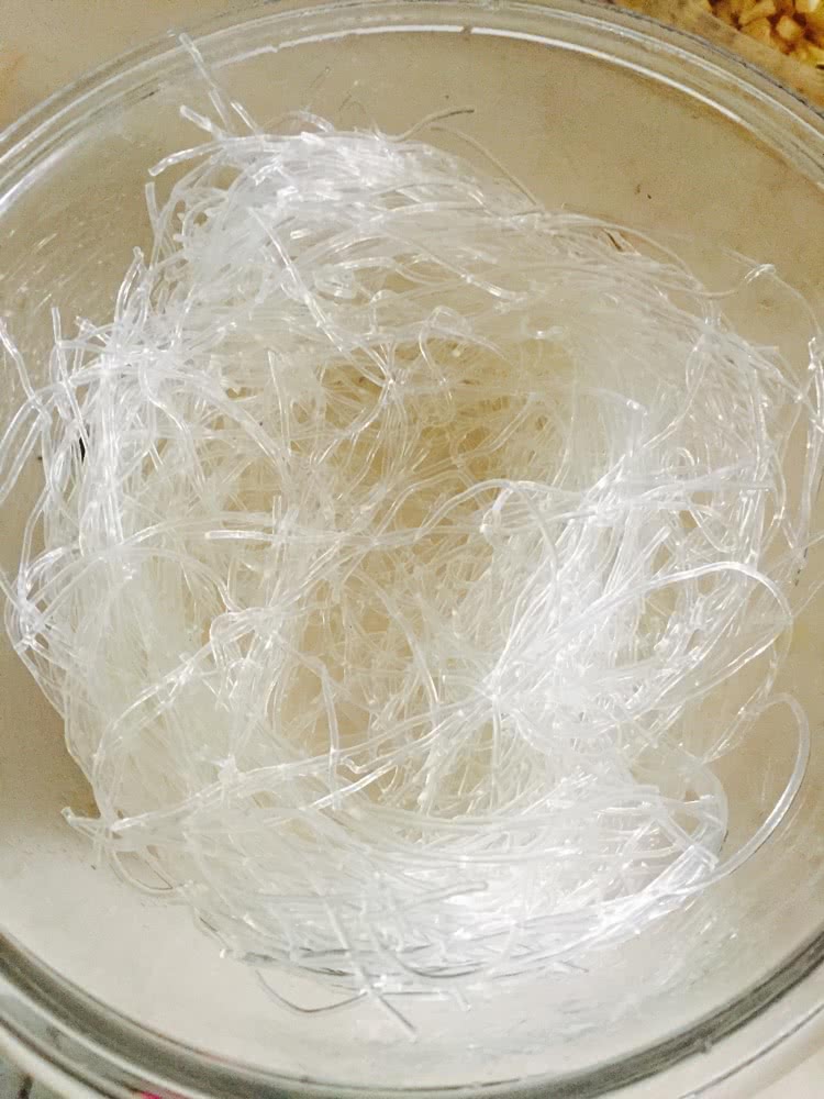 蒜蓉粉丝虾的做法图解1