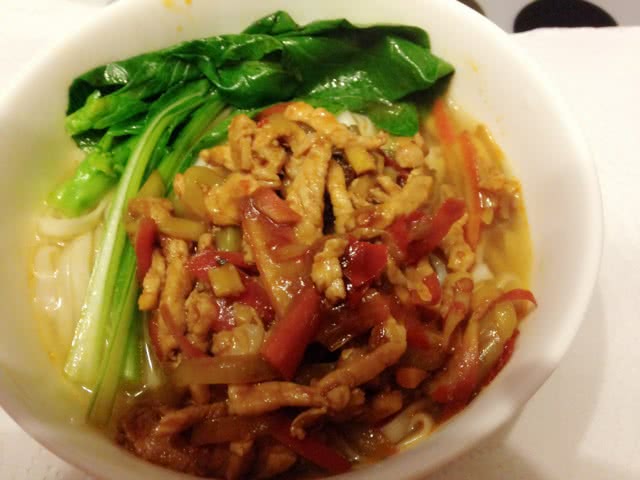 Noodles with minced pork and fish