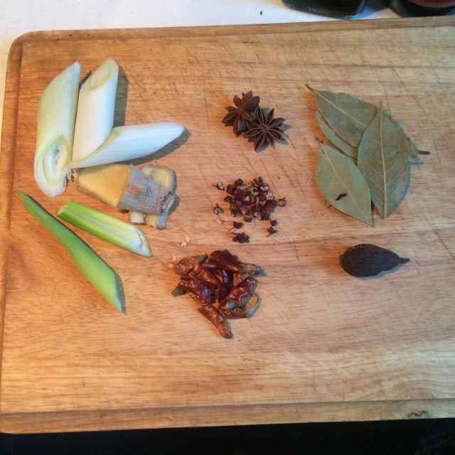 胡萝卜烧羊肉的做法图解2