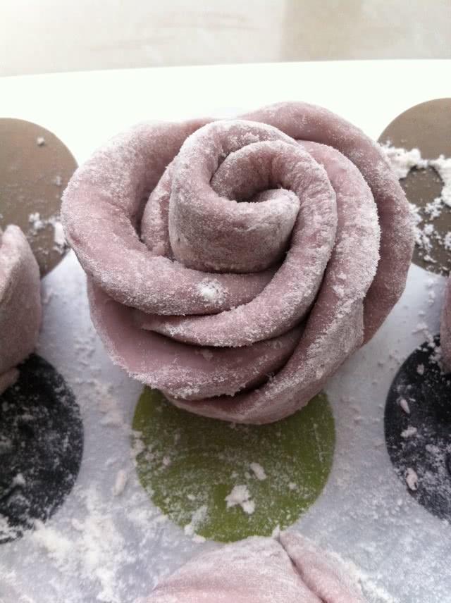 Sweet potato rose roll