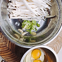 鸡蛋白玉菇的做法图解1