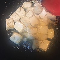 吸饱汤汁 牡蛎豆腐煲的做法图解5