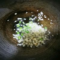 春天的嫩绿味道：葱油蚕豆的做法图解4