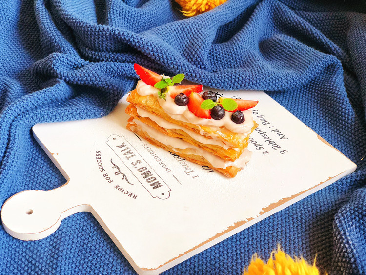 快手高颜值甜品【手抓饼版-草莓芋泥拿破仑】的做法
