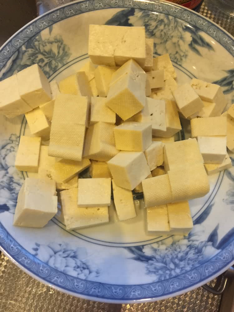 凉拌豆腐的做法图解1