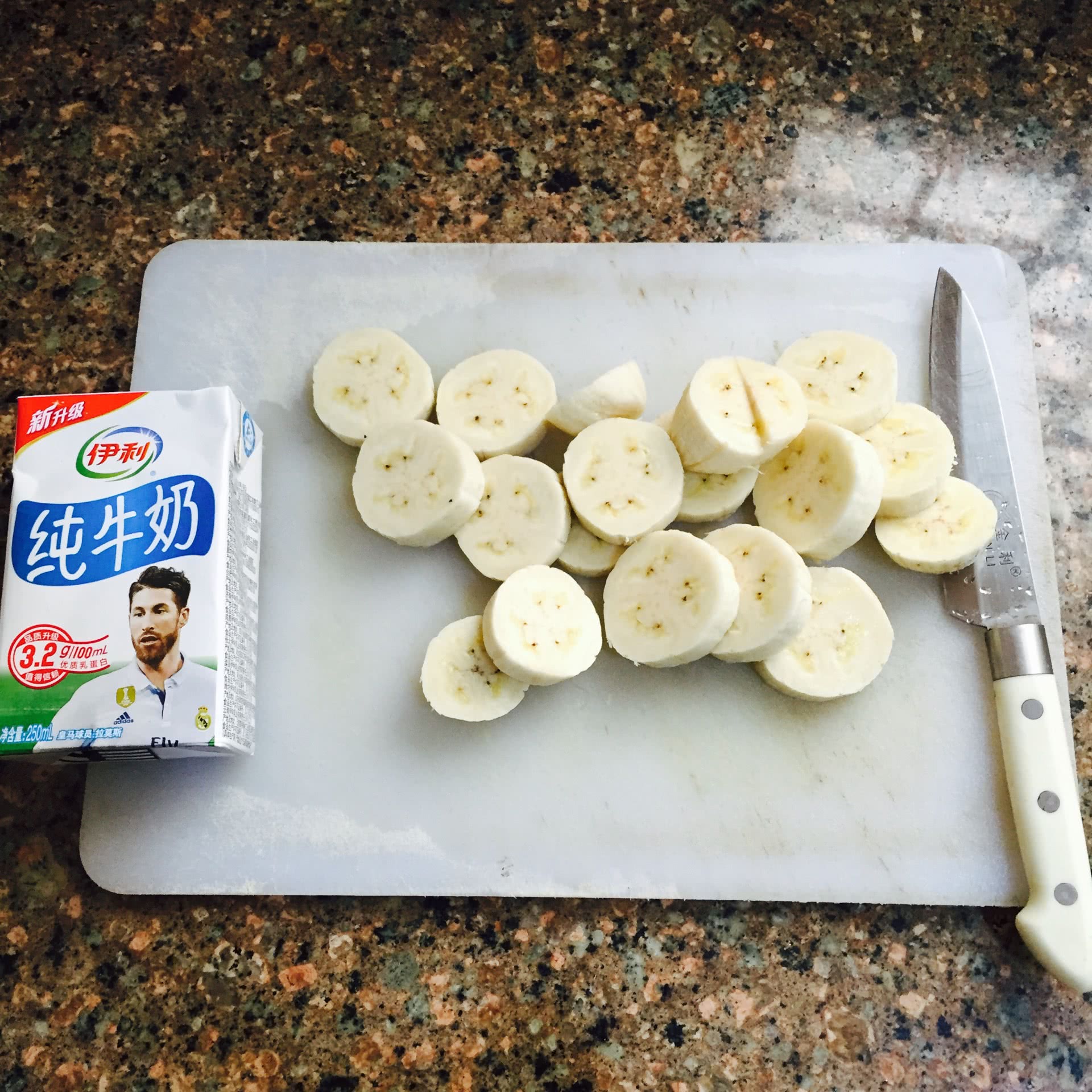 自制香蕉牛奶冰棒怎么做_自制香蕉牛奶冰棒的做法_豆果美食