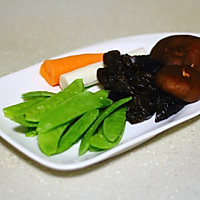 荷兰豆炒时蔬菜的做法图解1